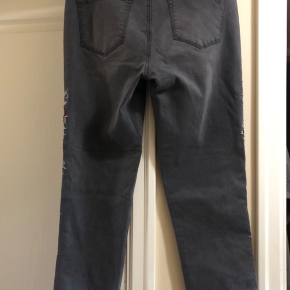 DG2 grey jeans with red roses embroidery size 10 - Picture 4 of 4